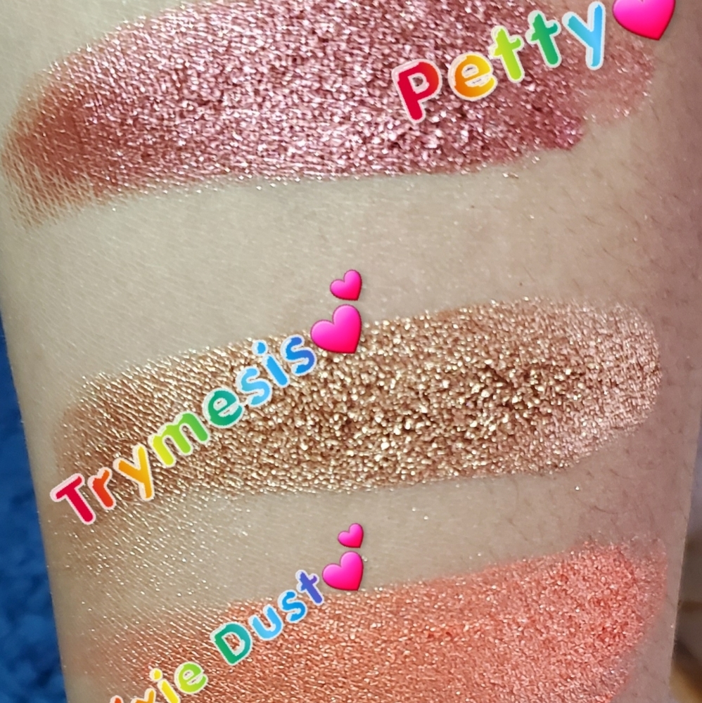 Tiedye Eyeshadow Palette - Picture 3 of 5